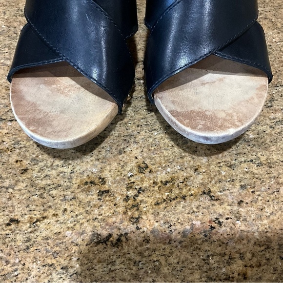 Michael Kors Black Leather Criss Cross Open Toed Mule with Wooden Sole Sz 8.5M - Picture 2 of 6